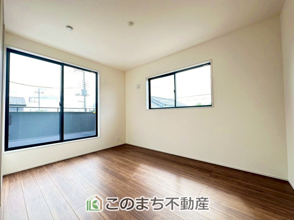 LiveleGarden.S上三川町上三川第10の洋室|陽光がふんだんに降り注ぐお部屋です。陽だまりの空間で、プライベートなお家時間も快適にお過ごしいただけます♪
