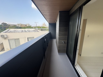 【バルコニー】 | 沖縄市登川（全5棟）1号棟 | 1号棟　2部屋続インナーバルコニー♪