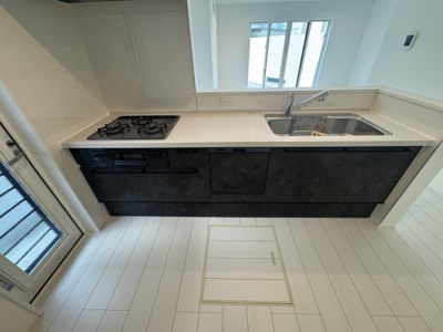 【キッチン】 | 沖縄市登川（全5棟）1号棟 | 1号棟　使いやすいシステムキッチン♪ビルトイン食洗機付き＆パントリー＆お勝手口付き♪