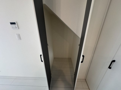 【収納】 | 沖縄市登川（全5棟）1号棟 | 1号棟　キッチン脇収納付き♪