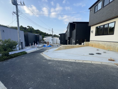 【前面道路含む現地写真】 | 沖縄市登川（全5棟）1号棟 | 前面道路4m♪
