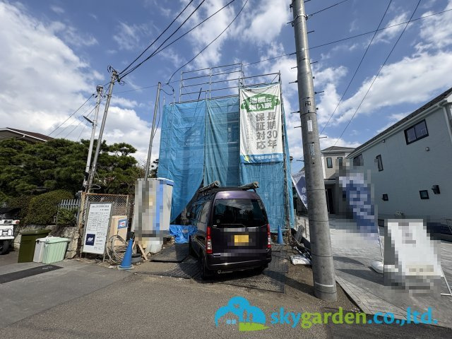 茅ヶ崎市 東海岸南4丁目　新築戸建　全5棟Ｅ号棟の前面道路含む現地写真|令和8年3月27日撮影（工事中）