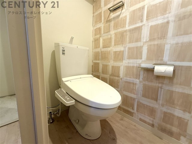 温水洗浄便座付きのトイレです♪