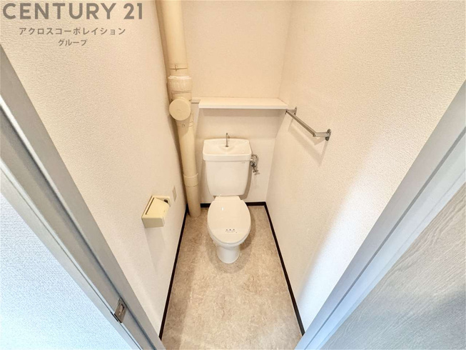 掃除のしやすいシンプルなトイレです♪
