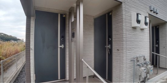 クレイノＰＬＡＴＩＮＡの玄関