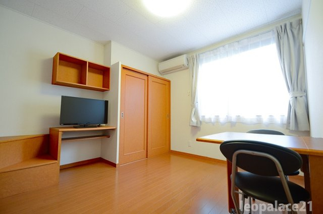 レオパレスユーダイの居間・リビング