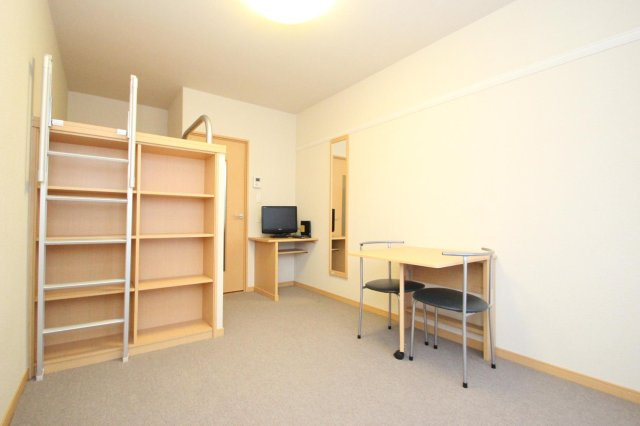 レオパレスリベロ黒崎の居間・リビング|家具・家電付き