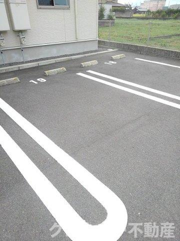 クラール丸亀原田Ａの駐車場