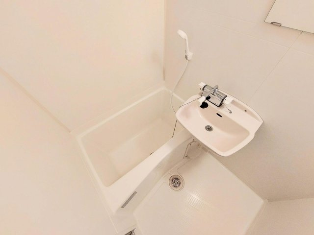 レオパレスヴェルデの浴室
