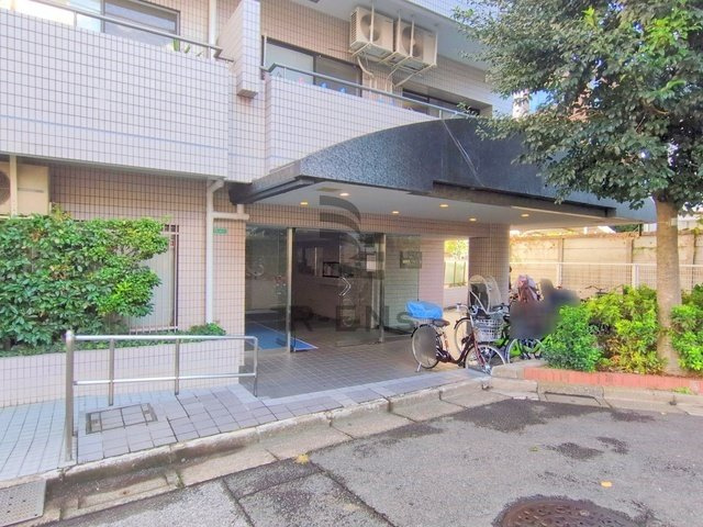 【エントランス】 | ライツ富士見台 | 落ち着いた雰囲気のエントランスが上質な印象を演出します