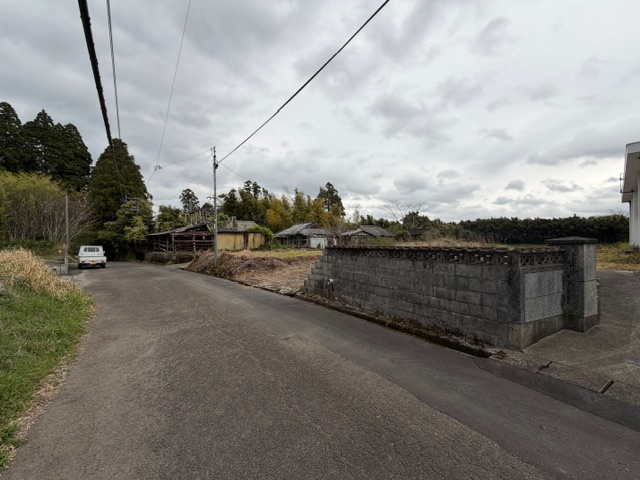 都城市今町の売地の前面道路含む現地写真