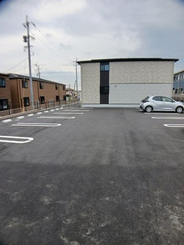 【駐車場】 | リバーサイドネオ | 駐車場に車を止められます