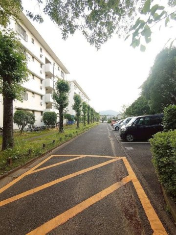 美 室団地 6号棟の駐車場