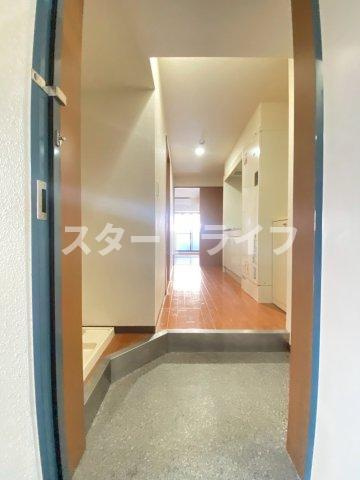 大阪市淀川区木川東３丁目の賃貸マンションの玄関