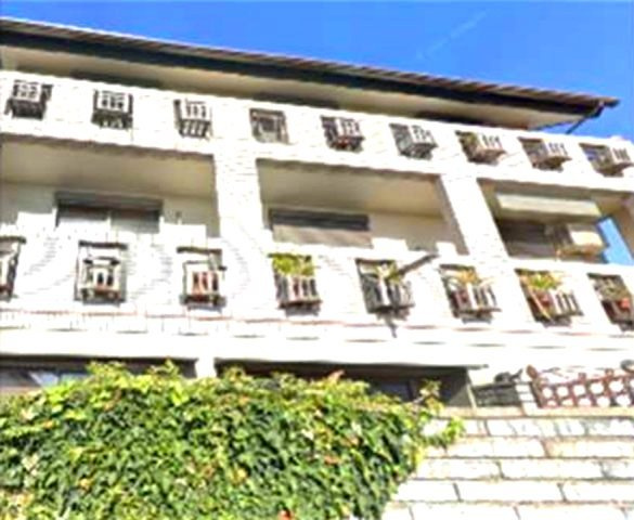 本山北町6丁目の外観|低層の一戸建てを中心とした街並みが整然と続き、周辺は高い建物が建っていないので、採光や開放性に恵まれ、空が広く緑の多い閑静な趣を感じる環境です。
