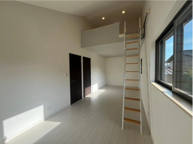 兵庫県西宮市苦楽園　オーナーチェンジ店舗付住宅「リフォーム済」「利回り7.0％」の洋室