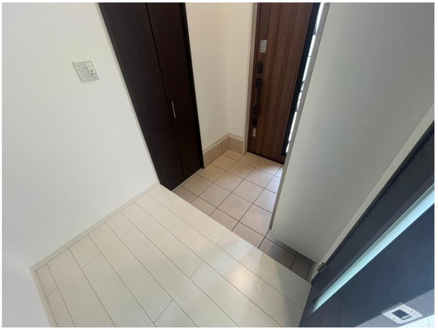 兵庫県西宮市苦楽園　オーナーチェンジ店舗付住宅「リフォーム済」「利回り7.0％」の玄関