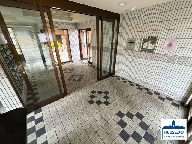 ◆ライオンズマンション引山◆3LDK南向き住戸！のエントランス|シンプルながらも落ち着きのあるエントランス。
おかえりなさいが、似合う場所です。