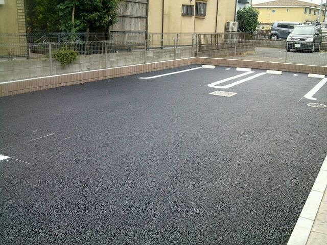 ブリーズBの駐車場