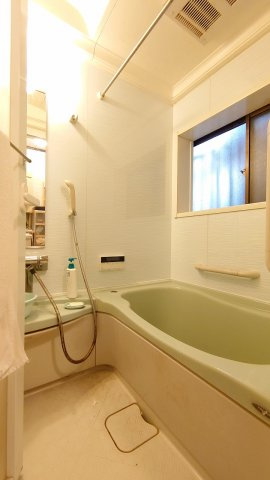 【浴室】 | くすの木台　５ＤＫ＋店舗、駐車場敷地 | 窓つきお風呂