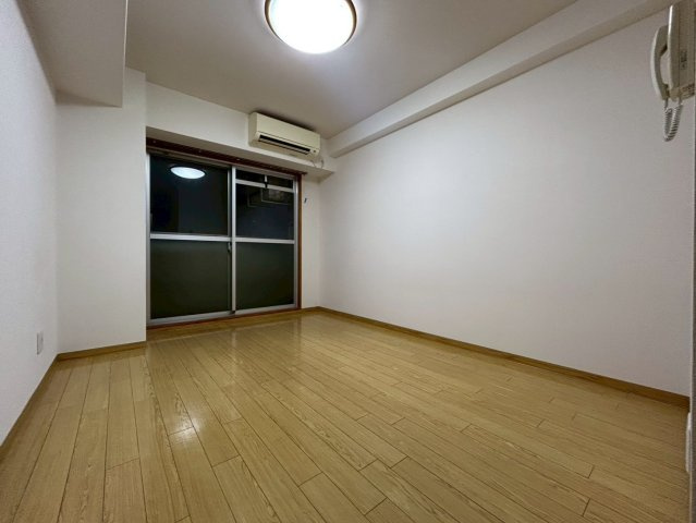 嵜本レジデンス福島の洋室