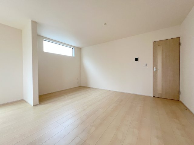 瑞穂町箱根ヶ崎　新築戸建全2棟の居間・リビング|ご家族みんながゆったりくつろげる広々リビング。お子様が元気にはしゃぐ姿が目に浮かびます。