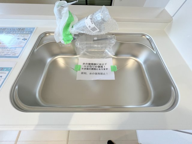 瑞穂町箱根ヶ崎　新築戸建全2棟のキッチン|浄水器付きシンク