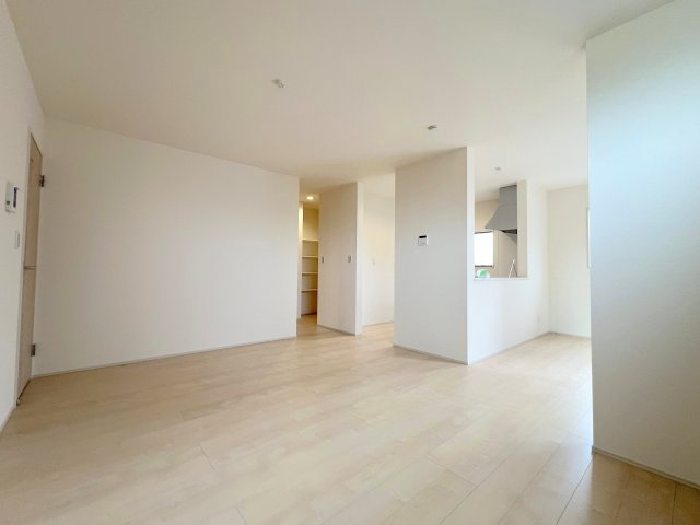 瑞穂町箱根ヶ崎　新築戸建全2棟の居間・リビング|LDK17.5帖