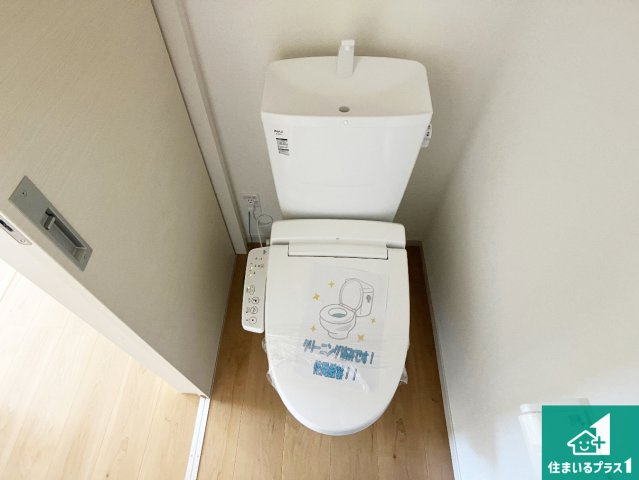 加古川市米田町平津　第1期　新築一戸建てのトイレ|1・2階の2ヶ所にあるので、朝の忙しい時間の順番待ちもなく、深夜の利用にも大変便利です。