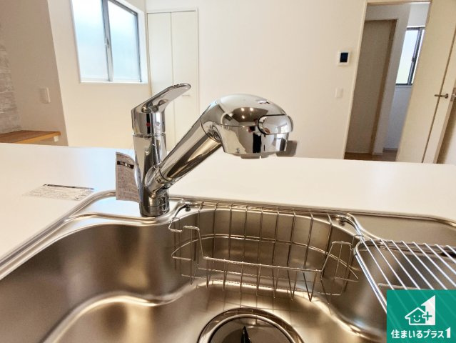 加古川市米田町平津　第1期　新築一戸建ての設備|浄水器を内蔵！炊飯時、お茶を作る時に安心してお水を使えます！お湯と冷水、浄水と原水、シャワーの切替えもワンタッチです！