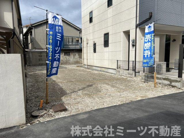 高井田元町1丁目　新築戸建の駐車場