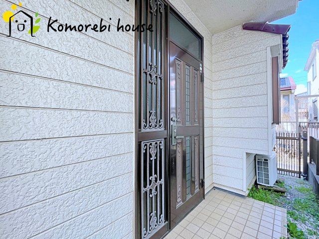 桶川市末広　中古戸建の玄関|ゆったりとした玄関です