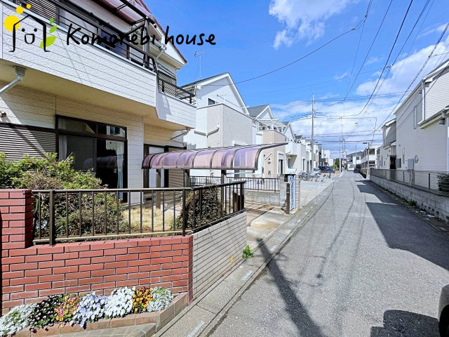 桶川市末広　中古戸建の前面道路含む現地写真|前面道路含む現地写真です