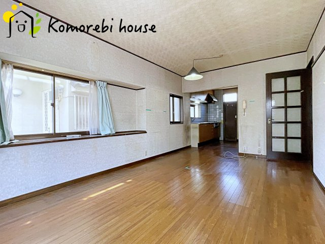 桶川市末広　中古戸建の居間・リビング|おしゃれなリビングです