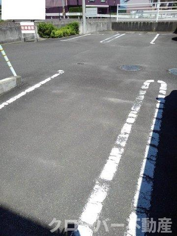 シュティル　ピアッツァ・Ｋの駐車場
