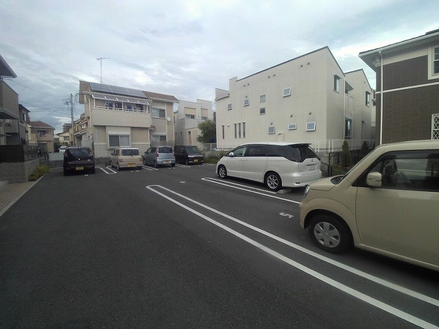 コートドメールⅡ番館の駐車場