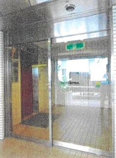 本町橋西ビルのエントランス