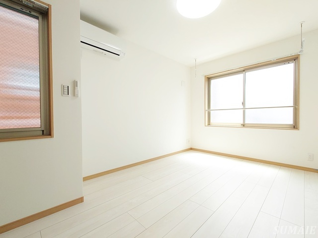 リタ王子神谷の居間・リビング|人気の角部屋です☆