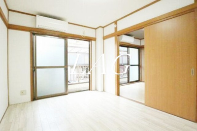 【居間・リビング】 | シャトー・ド・シャトン | 洋室のお部屋です。