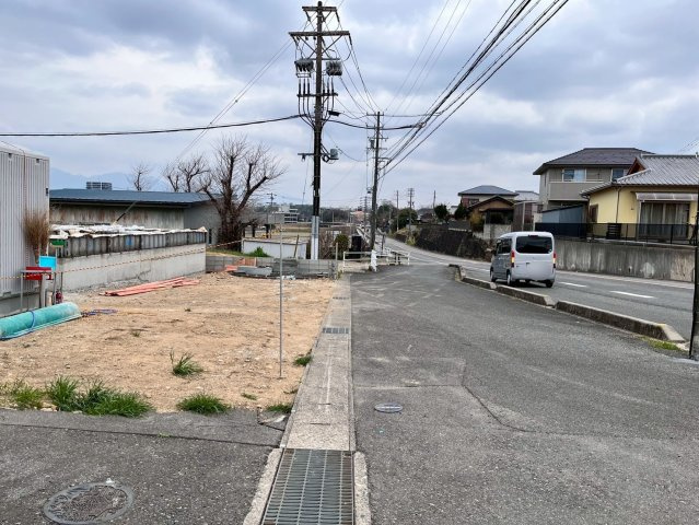 亀山市天神 第2 新築戸建の前面道路含む現地写真
