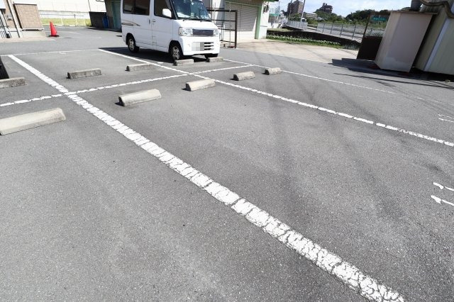 アルコバレーノ潤和の駐車場