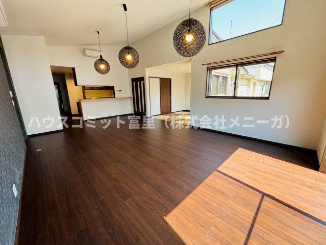 八街は　平屋の中古戸建の居間・リビング