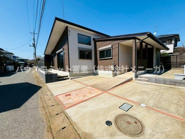 八街は　平屋の中古戸建の前面道路含む現地写真