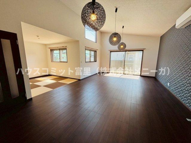 八街は　平屋の中古戸建の居間・リビング