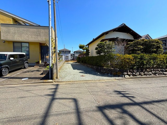 【外観】 | □■平塚市南金目 売地■□ | 間口が3.4mあり駐車もラクラク！前面道路から敷地内が見えづらいというメリットがある旗竿地！