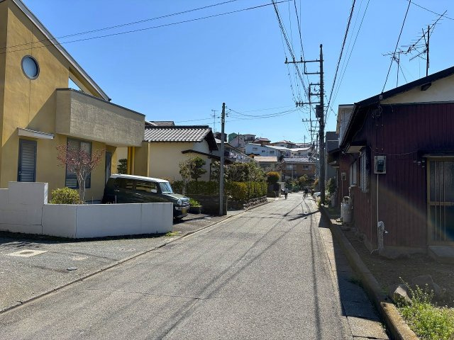 【前面道路含む現地写真】 | □■平塚市南金目 売地■□ | 南西側約4.6m公道に面しています。