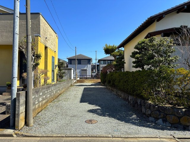 【外観】 | □■平塚市南金目 売地■□ | 前面道路から敷地内が見えづらくプライベートな空間が広がります！