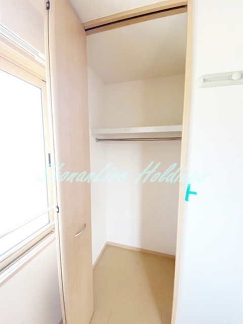 藤沢市鵠沼藤が谷４丁目のアパートの収納