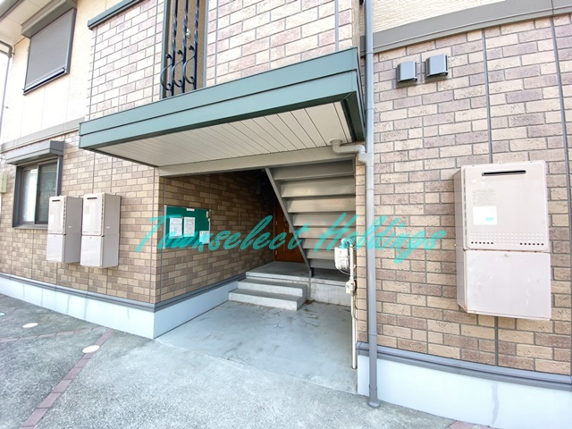 藤沢市鵠沼藤が谷４丁目のアパートのエントランス