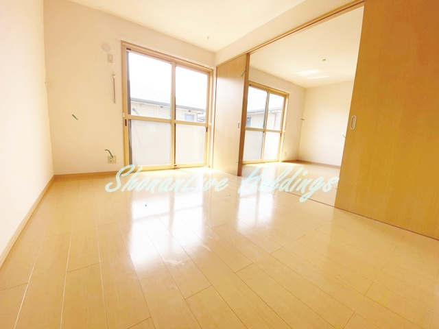 藤沢市鵠沼藤が谷４丁目のアパートの居間・リビング